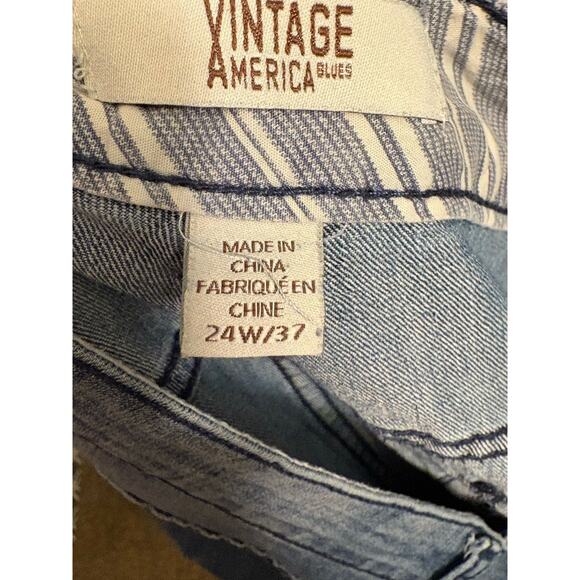 B13: Women's 24w Vintage America Jeans with red rose embroidered - Picture 3 of 3